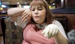 网红吃瓜小姐姐是谁呀,她是如何成为网络红人的？